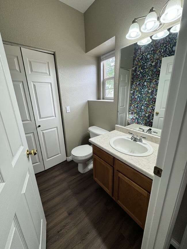 Building Photo - Beautiful End Unit Townhouse In Thornton!