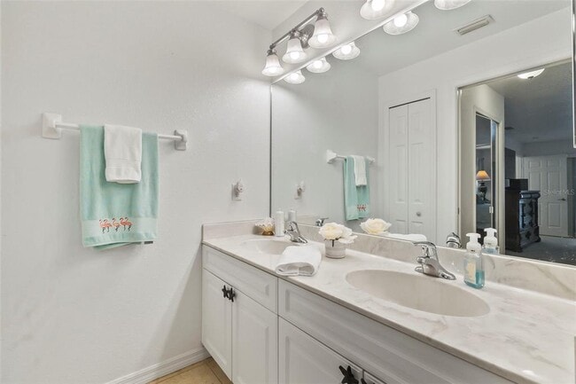 Building Photo - 1728 Kadashow Ave