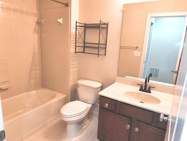 Building Photo - Luxurious Single-Family Home in Vibrant One Loudoun!