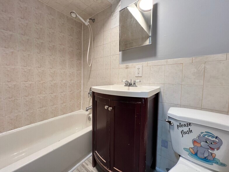 44 4th St 2L - 42 4th St