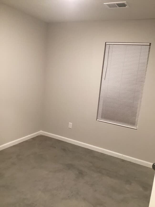 Building Photo - 4367 Suncrest Dr