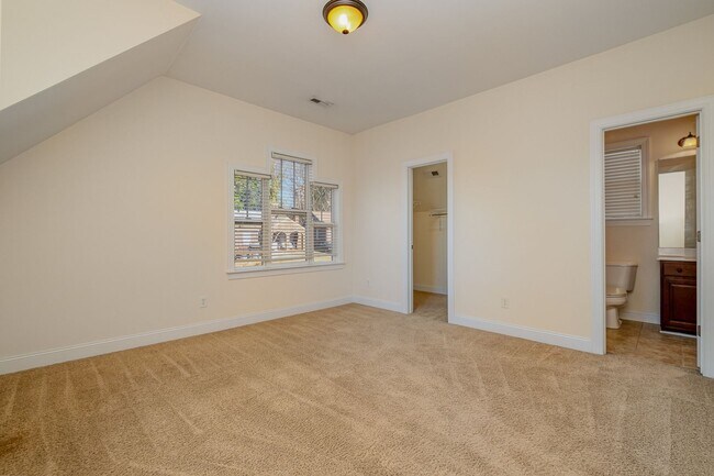 Building Photo - AVAILABLE TO SHOW!