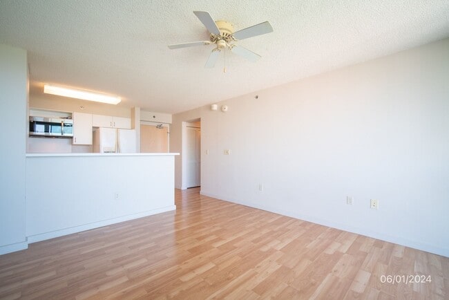 Building Photo - AWESOME VIEWS IN THIS GORGEOUS 1BR/1BA/2PK...