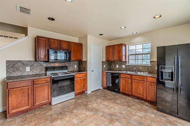 Building Photo - 1620 Red Cloud Dr