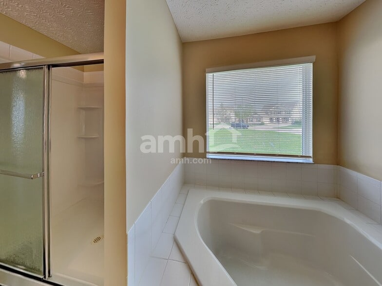 Building Photo - 10136 Corona Ln