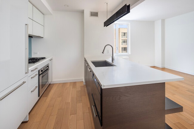 Building Photo - 22 N 6th St