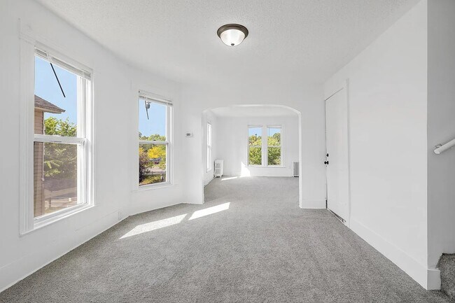 Building Photo - 2124 Fremont Ave N