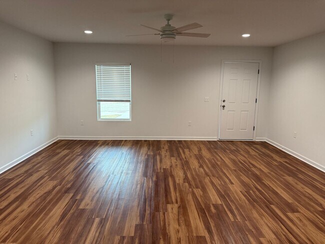 Building Photo - 215 Charleston Dr