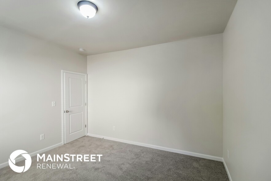 Building Photo - 6066 Heisler St