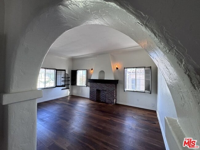 Building Photo - 1425 S Curson Ave