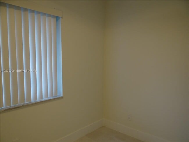 Building Photo - 5980 SW 40th Ave