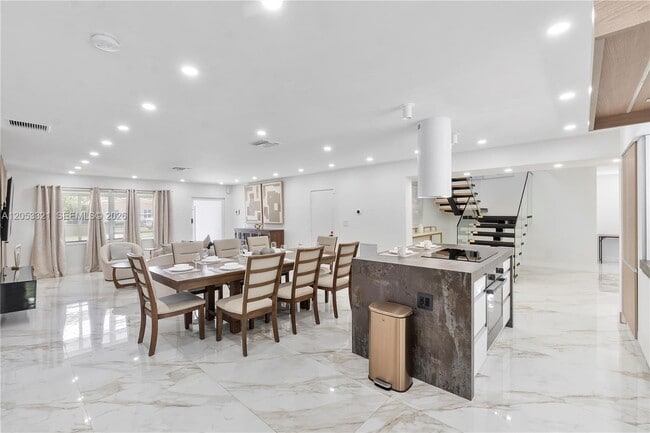 Building Photo - 3261 Seaward Dr