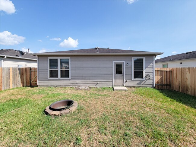 Building Photo - 6535 Dayridge Ln