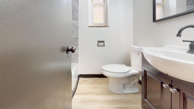 Building Photo - Parma - Ridgewood Lofts - 1 bedroom unit.