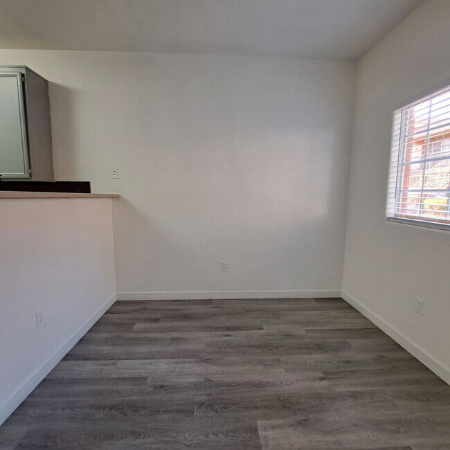 Building Photo - Manzanita Condominium:  Three Bedroom Avai...