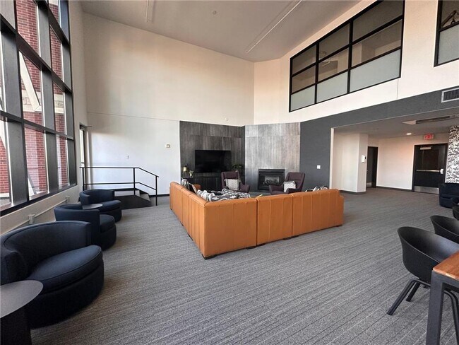 Building Photo - 401 N 2nd St