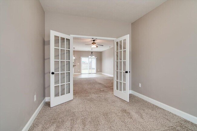 Building Photo - 2020 Fern Crest Ln