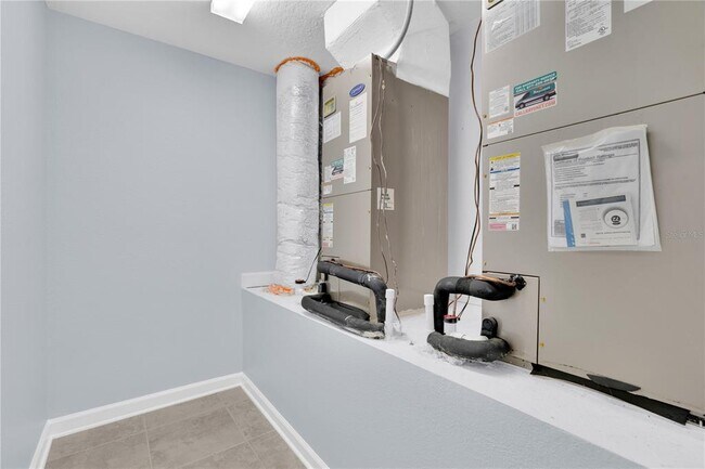 Building Photo - 12111 Imaginary Way