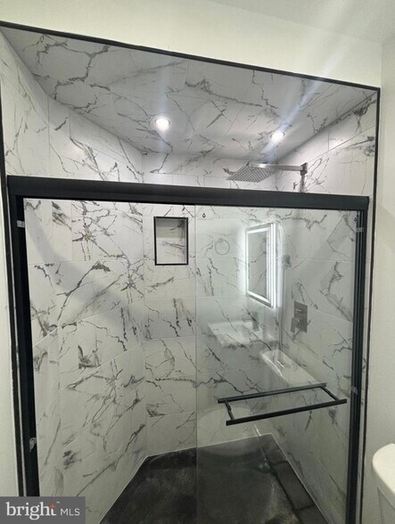 Building Photo - 321 Loney St