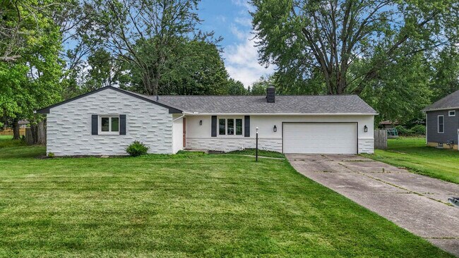 Building Photo - 3695 Montclair Dr