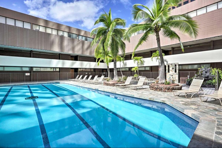 Building Photo - 1088 Bishop St