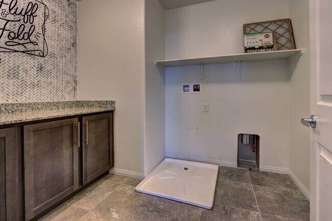 Building Photo - 5853 Lavender Breeze St