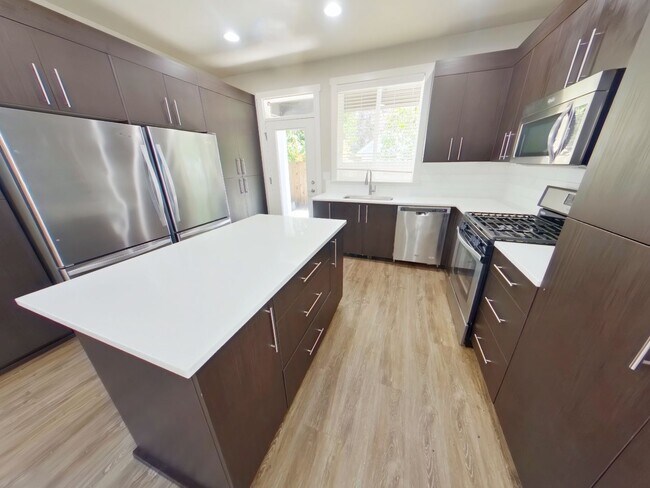 Building Photo - 335-337 NW 18th St.