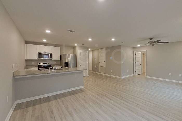 Building Photo - 373 Monarch Ln