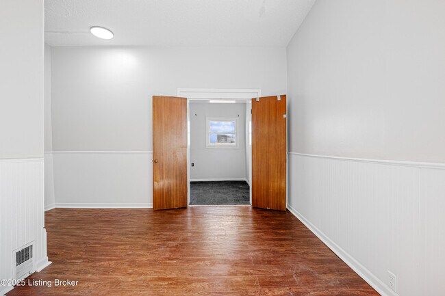 Building Photo - 1033 S Brook St