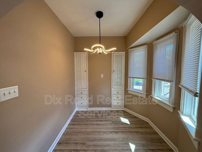 Building Photo - 307 N E St