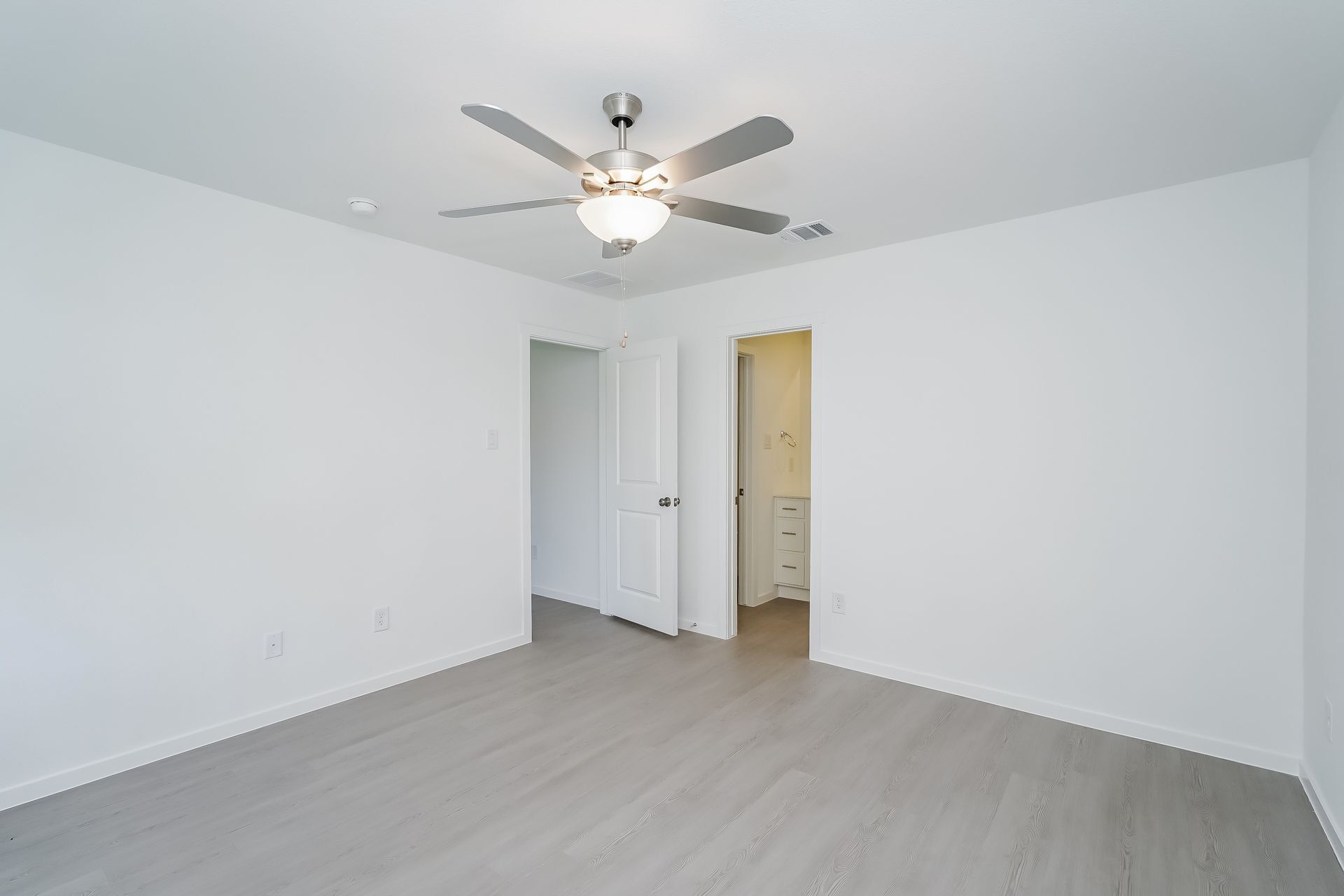 Building Photo - 2736 River Knl Ln