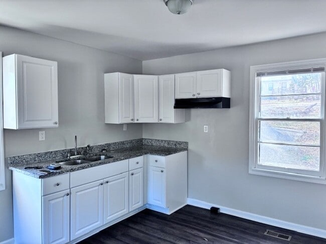 Building Photo - 70 Lakeside Dr