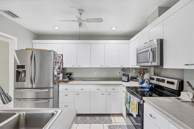 Building Photo - 4870 Kestral Park Cir