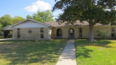 Building Photo - Renovated Harker Heights Gem – Stylish Liv...