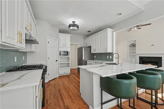 Building Photo - 4315 Rosemont Dr