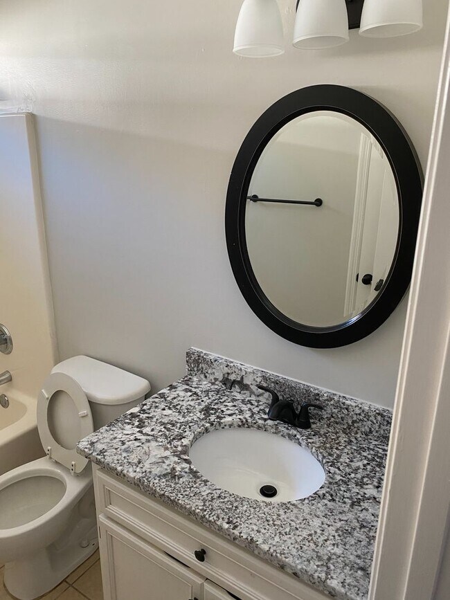 Building Photo - Spacious 3BR/2BA Home with Open Floor Plan, Granite Countertops & Fenced Backyard