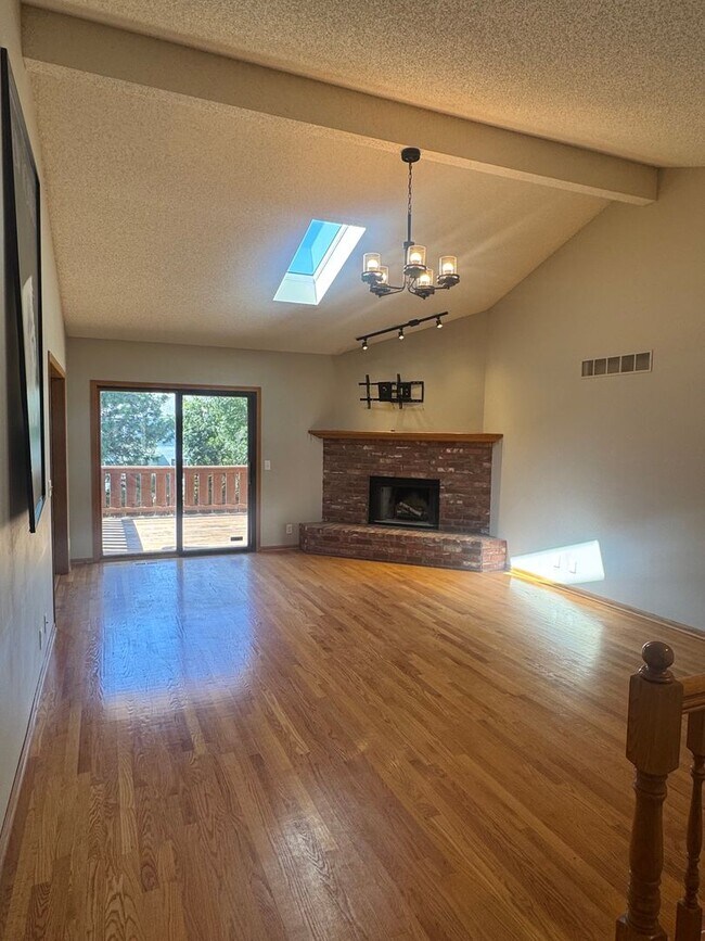 Building Photo - Exceptional 3+! Bedroom Inside & Out on a Private Cul-de-Sac Lot