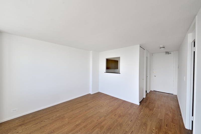 Building Photo - 7447 S South Shore Dr