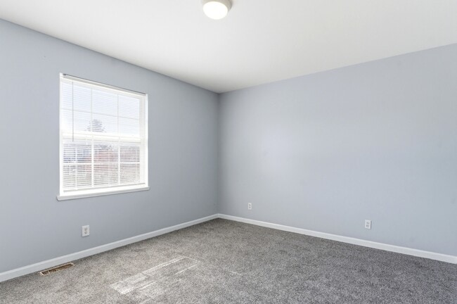 Building Photo - 1824 Country Hills Dr