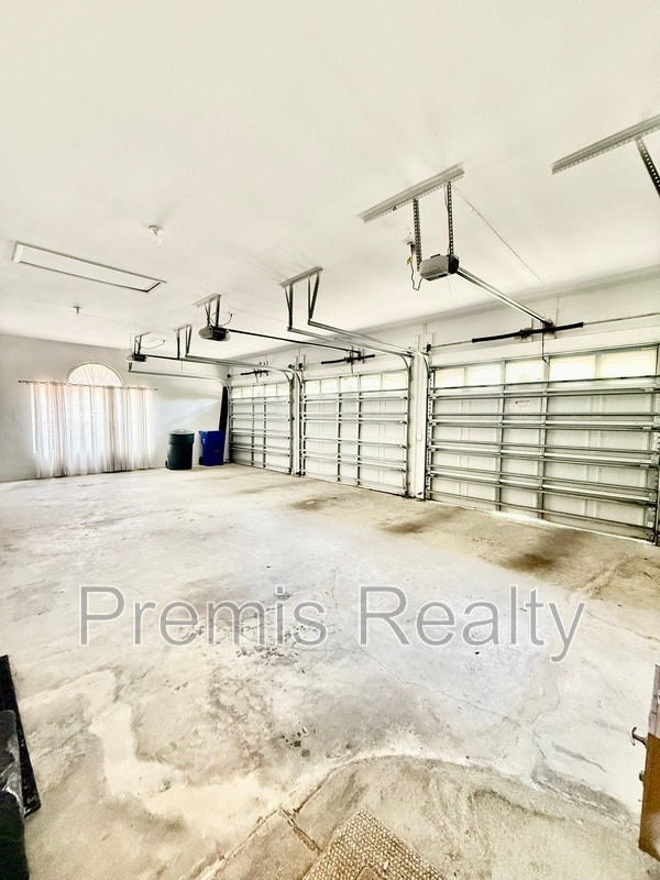 Building Photo - 642 Weathersfield Dr