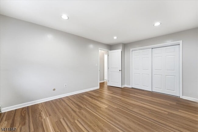 Building Photo - 401 US-22