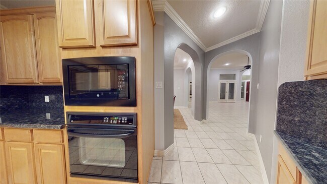 Building Photo - 5909 Sawyer Dr