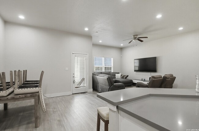 Building Photo - 164 Ave Ventana