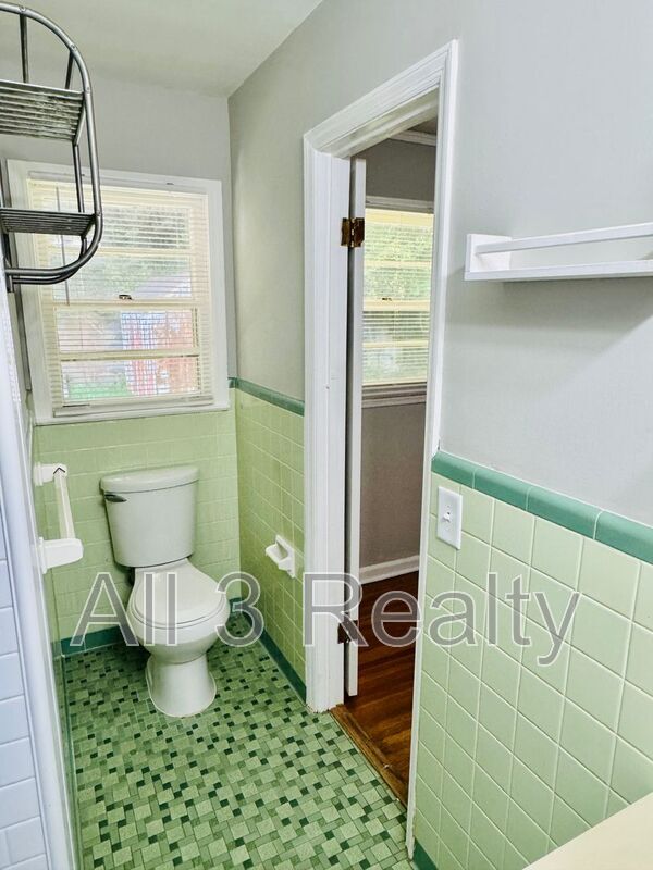 Building Photo - 664 Joryne Dr