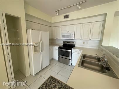 Building Photo - 2 br, 2 bath Condo - 6851 SW 44th St Apt 309