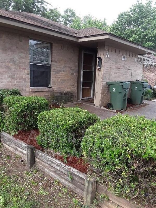 Building Photo - 118 Maple St