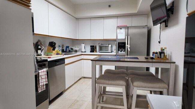 Building Photo - 3600 Mystic Pointe Dr