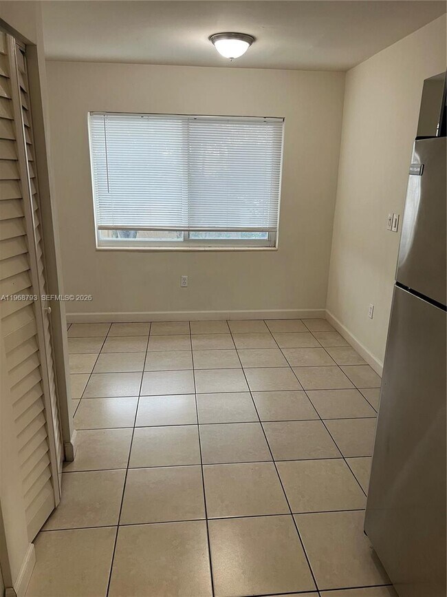 Building Photo - 890 NW 22nd Ct