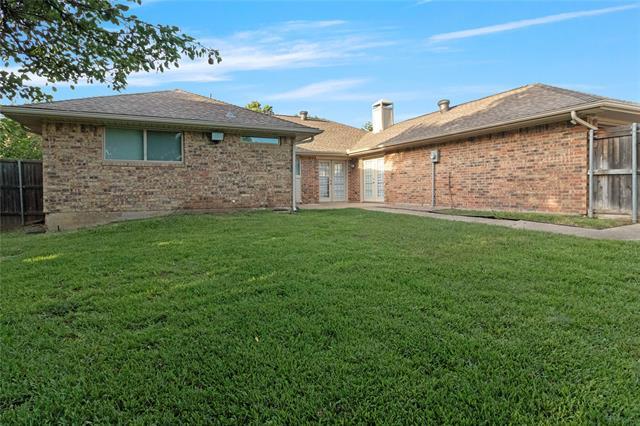 Building Photo - 1610 St James Dr