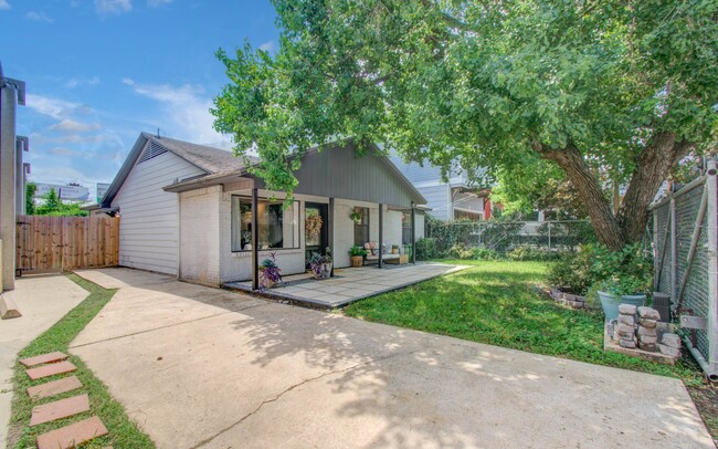 Primary Photo - 1612 Bonner E St